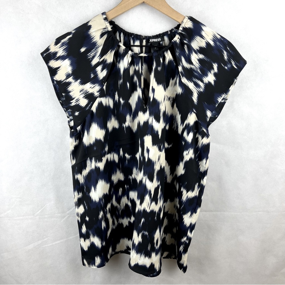 Express Short Sleeve Keyhole Cutout Blouse - NWT